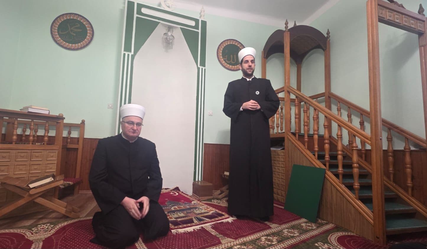 Muftija Hasanović u mesdžidu u Osijeku